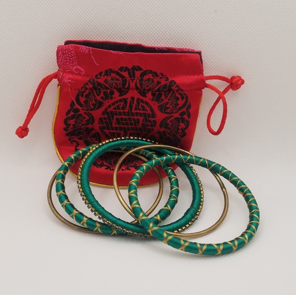 Green and gold silk thread bangles with red pouch - Picture 1 of 4